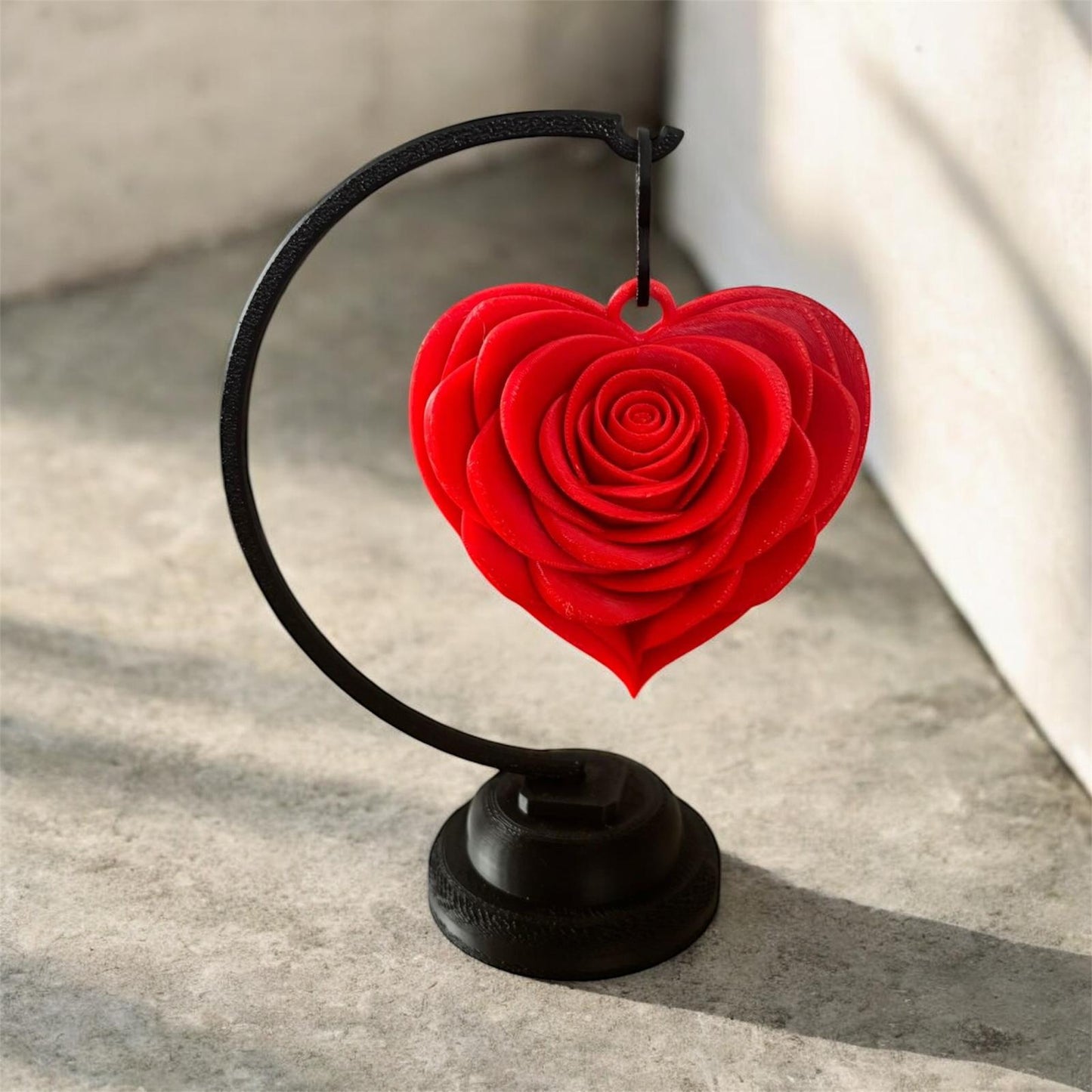 🖤 Produit : Cœur fleuri suspendu – Impression 3D