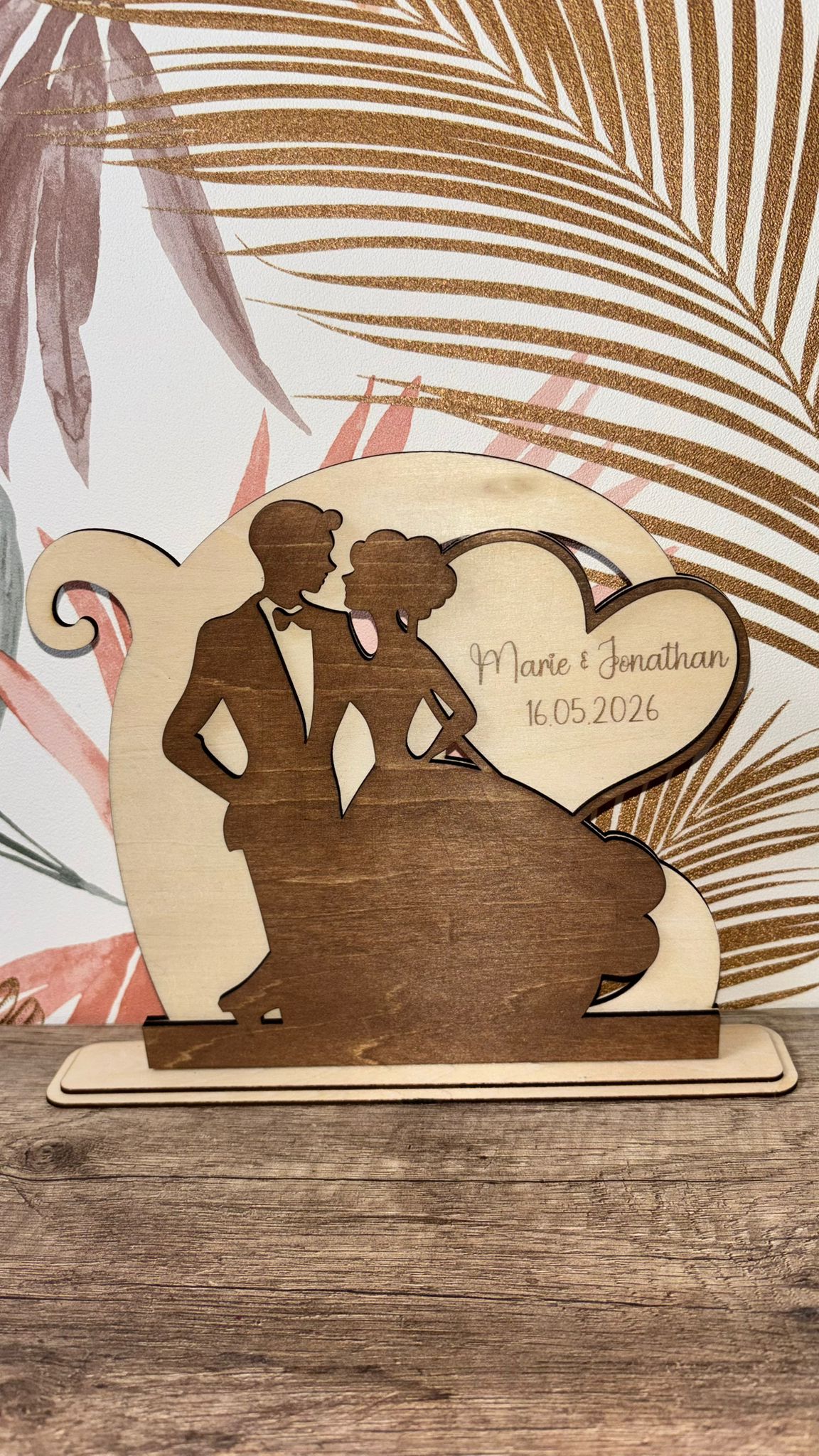 Décoration Mariage Personnalisée en Bois – Silhouette Couple Gravée