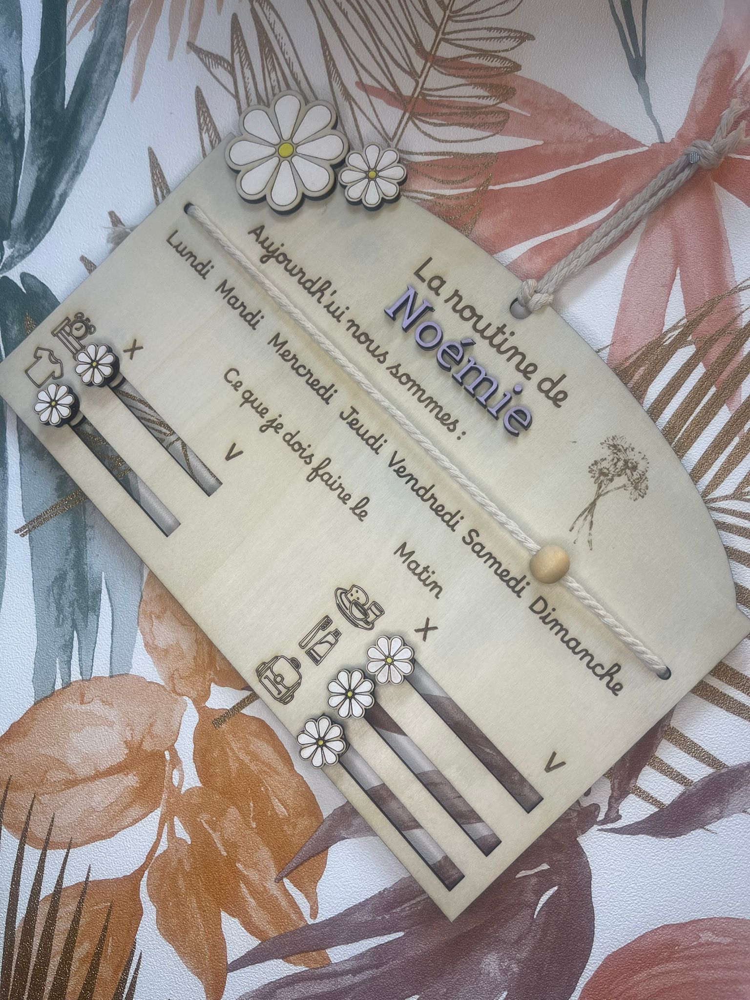 Tableau de routine Matin Fleurs – Prénom découpé en bois