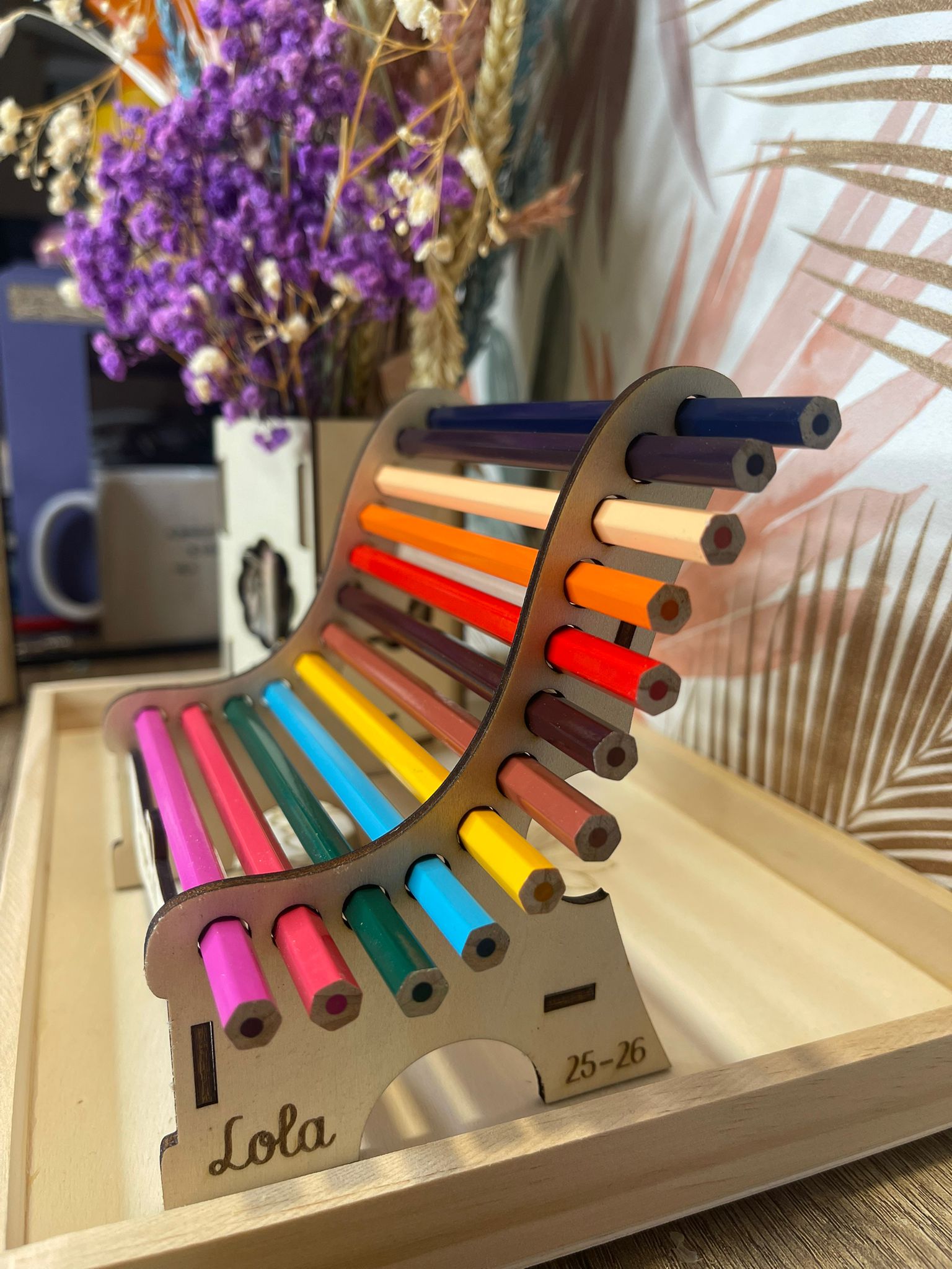 Banc porte-crayons personnalisé en bois