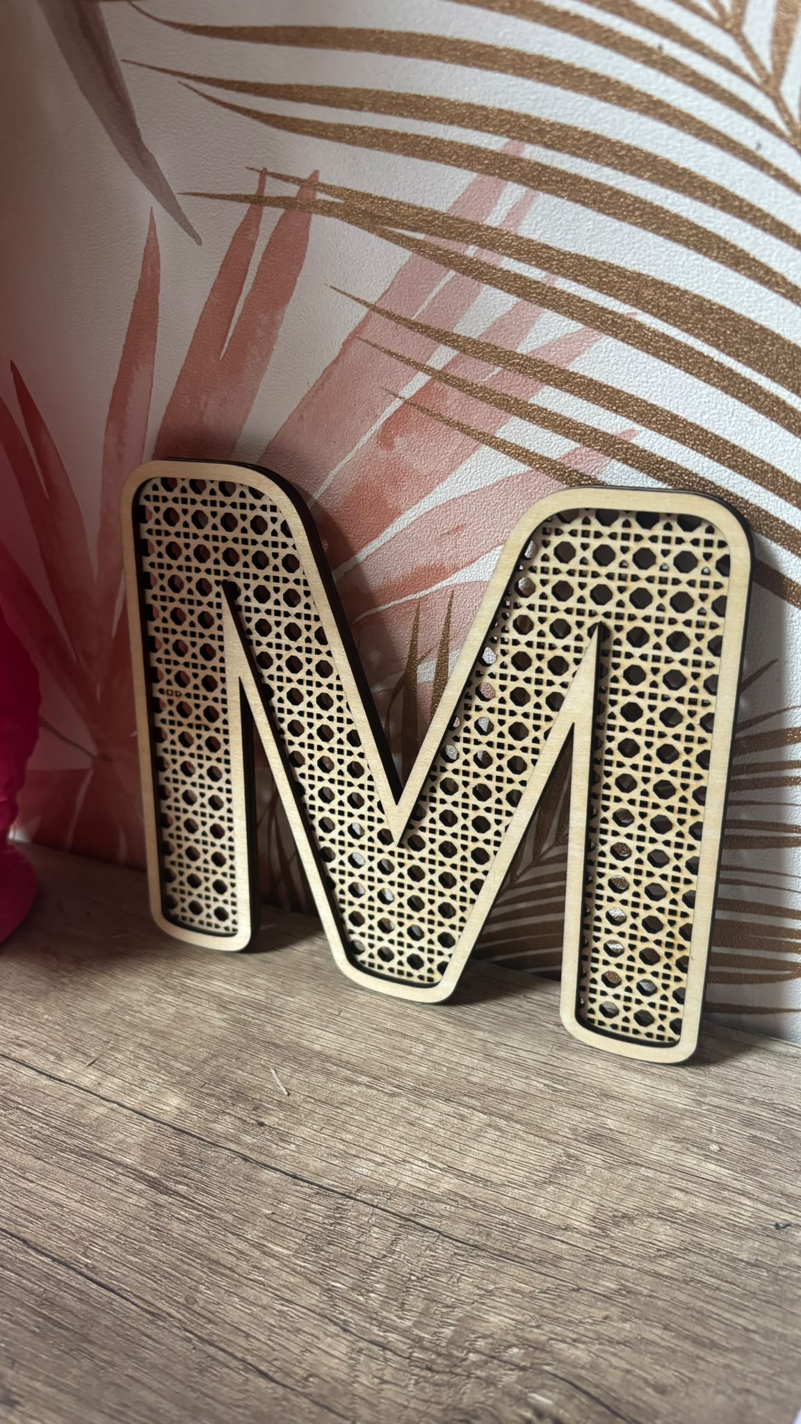 Lettre décorative en bois rotin – Initiale personnalisée – Hauteur 16 cm