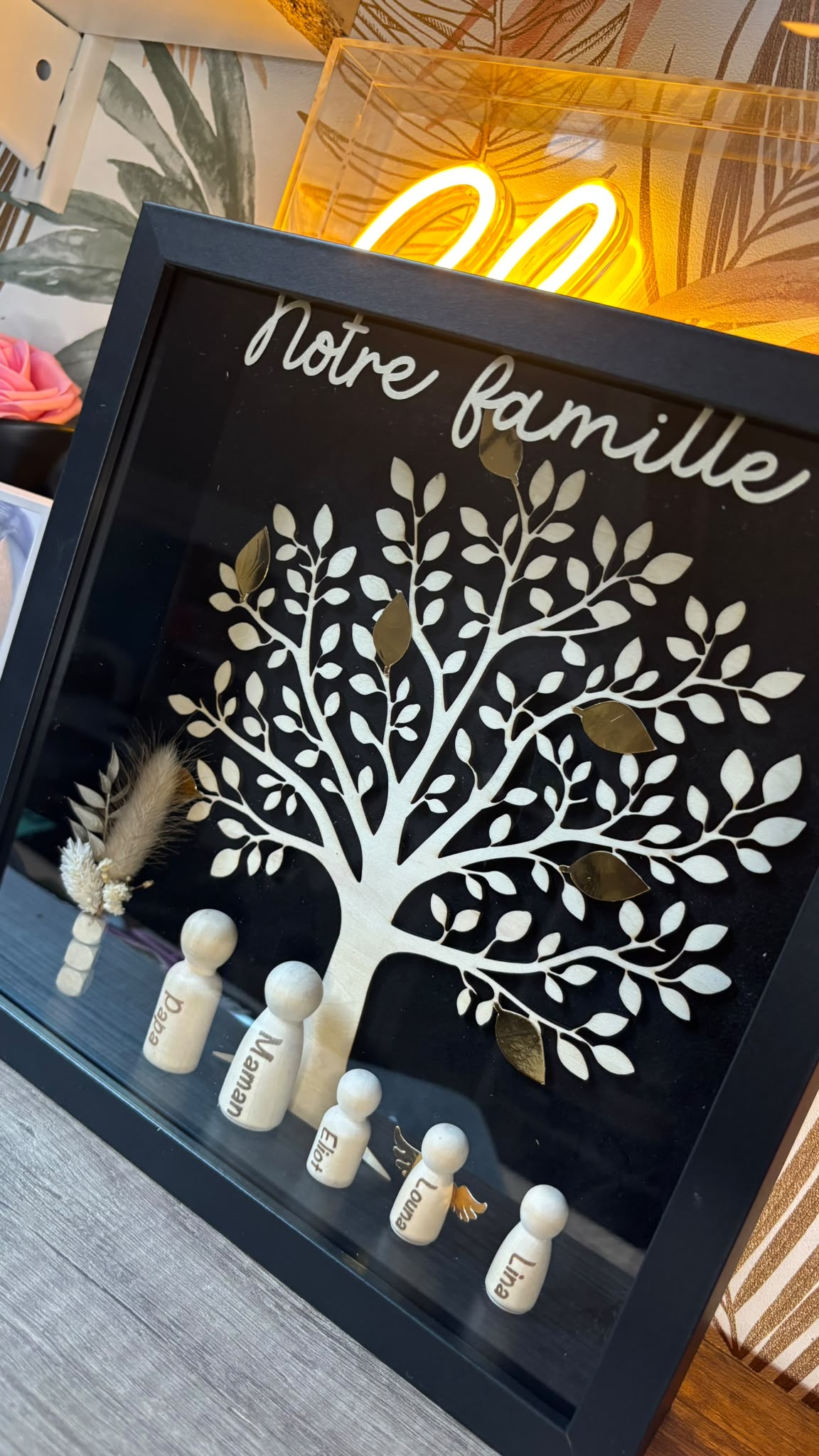 Cadre arbre généalogique noir Notre famille - vue de côté